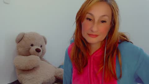 Snapshot of skarlett2072 chatting on December 2024 12:59:02 PM Arlett online show from December 2024 12:59:02 PM