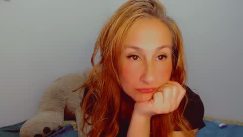 Snapshot of skarlett2072 chatting on December 2024 02:26:01 AM Arlett online show from December 2024 02:26:01 AM