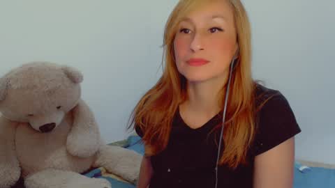 Snapshot of skarlett2072 chatting on December 2024 11:23:02 AM Arlett online show from December 2024 11:23:02 AM