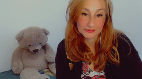 Snapshot of skarlett2072 chatting on December 2024 12:33:02 PM Arlett online show from December 2024 12:33:02 PM