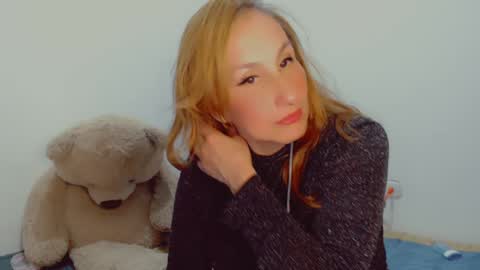 Snapshot of skarlett2072 chatting on December 2024 03:56:02 AM Arlett online show from December 2024 03:56:02 AM