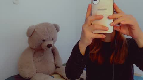 Snapshot of skarlett2072 chatting on December 2024 03:49:02 PM Arlett online show from December 2024 03:49:02 PM