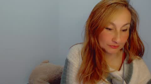 Snapshot of skarlett2072 chatting on December 2024 03:29:02 AM Arlett online show from December 2024 03:29:02 AM