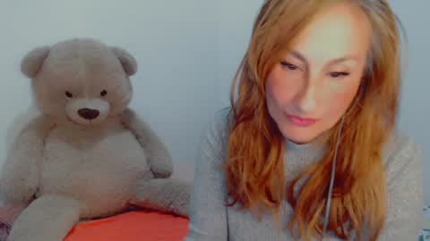 Snapshot of skarlett2072 chatting on December 2024 11:09:01 PM Arlett online show from December 2024 11:09:01 PM