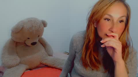 Snapshot of skarlett2072 chatting on December 2024 02:45:02 AM Arlett online show from December 2024 02:45:02 AM