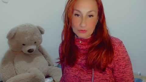 Snapshot of skarlett2072 chatting on December 2024 12:22:01 AM Arlett online show from December 2024 12:22:01 AM