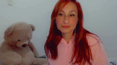 Snapshot of skarlett2072 chatting on January 2025 11:52:01 AM Arlett online show from January 2025 11:52:01 AM