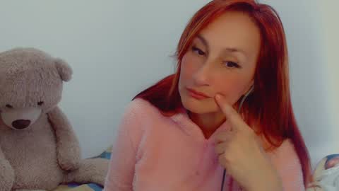 Snapshot of skarlett2072 chatting on January 2025 08:46:02 PM Arlett online show from January 2025 08:46:02 PM