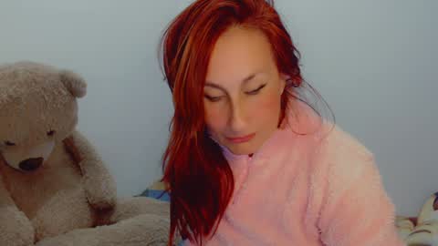 Snapshot of skarlett2072 chatting on January 2025 03:40:01 AM Arlett online show from January 2025 03:40:01 AM