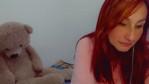 Snapshot of skarlett2072 chatting on January 2025 12:38:02 PM Arlett online show from January 2025 12:38:02 PM