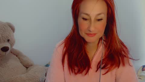 Snapshot of skarlett2072 chatting on January 2025 01:08:02 PM Arlett online show from January 2025 01:08:02 PM