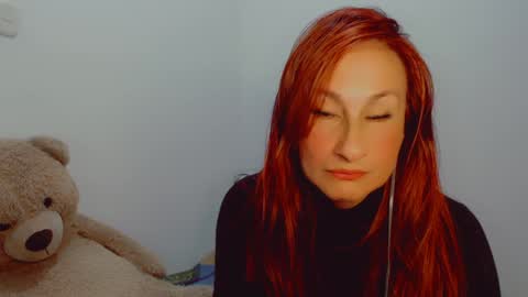 Snapshot of skarlett2072 chatting on January 2025 04:02:01 AM Arlett online show from January 2025 04:02:01 AM