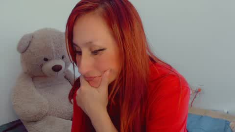 Snapshot of skarlett2072 chatting on January 2025 05:51:01 PM Arlett online show from January 2025 05:51:01 PM