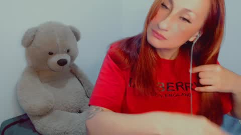 Snapshot of skarlett2072 chatting on January 2025 11:46:01 PM Arlett online show from January 2025 11:46:01 PM