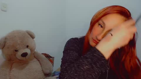 Snapshot of skarlett2072 chatting on January 2025 04:15:01 AM Arlett online show from January 2025 04:15:01 AM