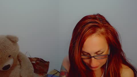 Snapshot of skarlett2072 chatting on January 2025 03:00:02 AM Arlett online show from January 2025 03:00:02 AM