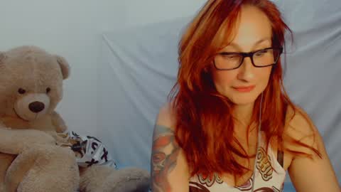 Snapshot of skarlett2072 chatting on January 2025 01:08:01 AM Arlett online show from January 2025 01:08:01 AM