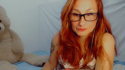 Snapshot of skarlett2072 chatting on January 2025 03:01:02 AM Arlett online show from January 2025 03:01:02 AM