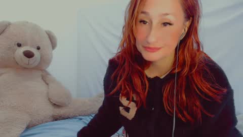 Snapshot of skarlett2072 chatting on January 2025 02:47:02 PM Arlett online show from January 2025 02:47:02 PM