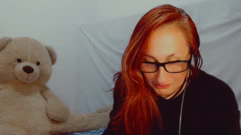 Snapshot of skarlett2072 chatting on January 2025 01:54:01 AM Arlett online show from January 2025 01:54:01 AM