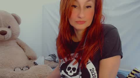 Snapshot of skarlett2072 chatting on February 2025 06:40:02 PM Arlett online show from February 2025 06:40:02 PM