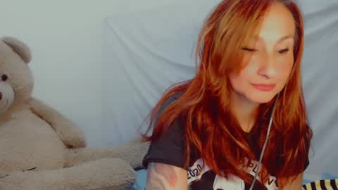 Snapshot of skarlett2072 chatting on February 2025 02:38:01 AM Arlett online show from February 2025 02:38:01 AM