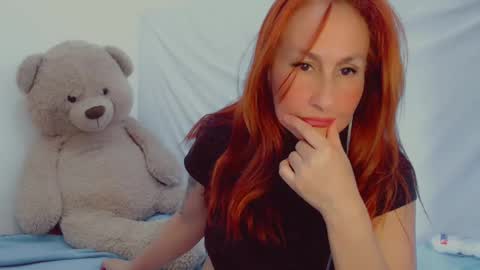 Snapshot of skarlett2072 chatting on February 2025 01:55:01 PM Arlett online show from February 2025 01:55:01 PM