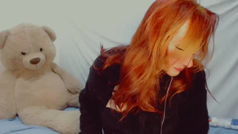 Snapshot of skarlett2072 chatting on February 2025 04:44:02 AM Arlett online show from February 2025 04:44:02 AM