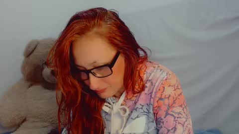 Snapshot of skarlett2072 chatting on February 2025 04:37:02 AM Arlett online show from February 2025 04:37:02 AM