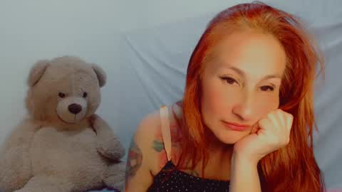 Snapshot of skarlett2072 chatting on February 2025 03:06:02 AM Arlett online show from February 2025 03:06:02 AM