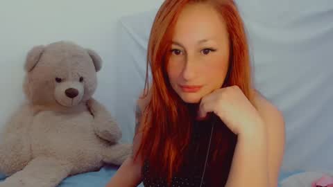 Snapshot of skarlett2072 chatting on February 2025 12:22:01 PM Arlett online show from February 2025 12:22:01 PM