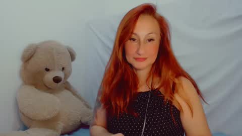 Snapshot of skarlett2072 chatting on February 2025 11:14:02 PM Arlett online show from February 2025 11:14:02 PM