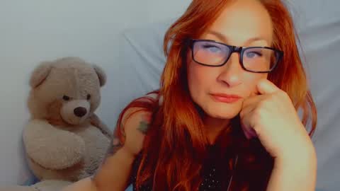 Snapshot of skarlett2072 chatting on February 2025 02:29:01 AM Arlett online show from February 2025 02:29:01 AM