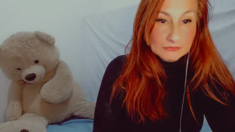 Snapshot of skarlett2072 chatting on February 2025 12:38:02 AM Arlett online show from February 2025 12:38:02 AM