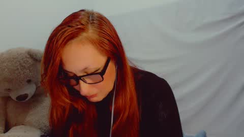 Snapshot of skarlett2072 chatting on February 2025 03:13:02 AM Arlett online show from February 2025 03:13:02 AM