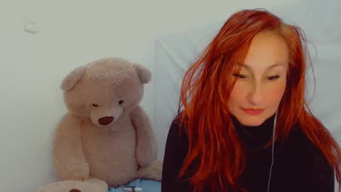 Snapshot of skarlett2072 chatting on February 2025 09:37:02 PM Arlett online show from February 2025 09:37:02 PM