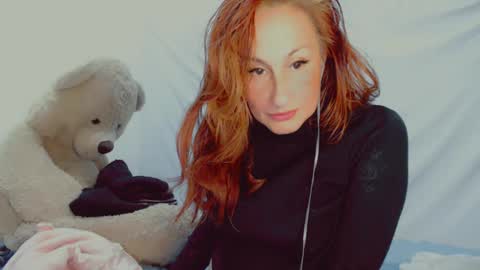 Snapshot of skarlett2072 chatting on February 2025 04:32:02 AM Arlett online show from February 2025 04:32:02 AM