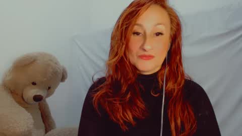 Snapshot of skarlett2072 chatting on March 2025 03:02:01 AM Arlett online show from March 2025 03:02:01 AM