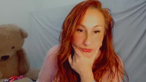 Snapshot of skarlett2072 chatting on March 2025 12:26:02 AM Arlett online show from March 2025 12:26:02 AM