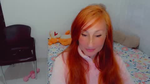 Snapshot of skarlett2072 chatting on September 2025 03:01:02 PM Arlett online show from September 2025 03:01:02 PM