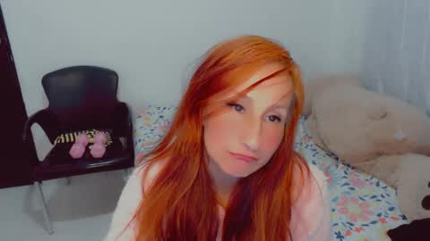 Snapshot of skarlett2072 chatting on September 2025 03:05:01 AM Arlett online show from September 2025 03:05:01 AM