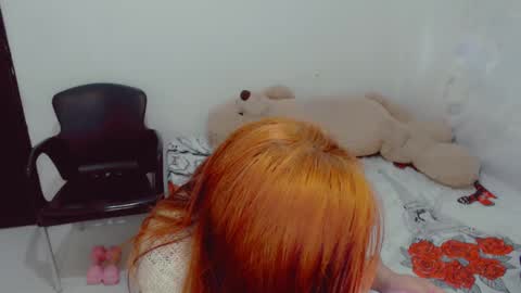 Snapshot of skarlett2072 chatting on September 2025 04:40:01 PM Arlett online show from September 2025 04:40:01 PM