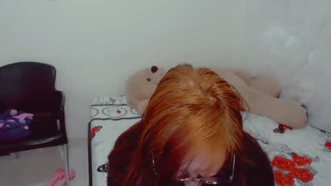 Snapshot of skarlett2072 chatting on September 2025 04:45:01 PM Arlett online show from September 2025 04:45:01 PM