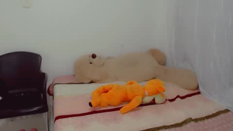 Snapshot of skarlett2072 chatting on October 2025 02:53:01 AM Arlett online show from October 2025 02:53:01 AM