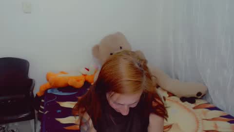 Snapshot of skarlett2072 chatting on October 2025 01:06:01 AM Arlett online show from October 2025 01:06:01 AM