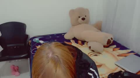 Snapshot of skarlett2072 chatting on October 2025 03:07:01 AM Arlett online show from October 2025 03:07:01 AM