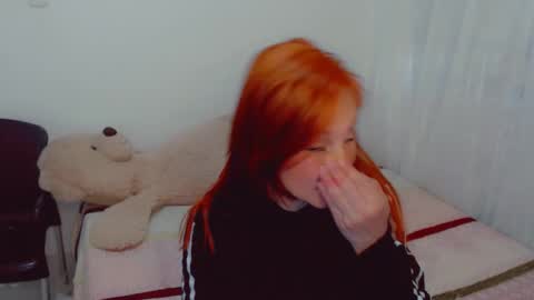 Snapshot of skarlett2072 chatting on October 2025 04:02:02 PM Arlett online show from October 2025 04:02:02 PM