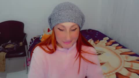 Snapshot of skarlett2072 chatting on November 2025 02:21:01 AM Arlett online show from November 2025 02:21:01 AM