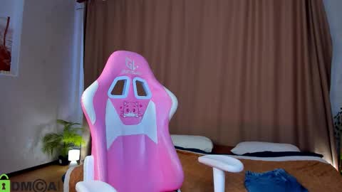 Emily online show from October 2025 07:17:01 AM