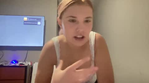 Snapshot of skiimaskabby chatting on December 2024 04:01:01 AM skiimaskabby online show from December 2024 04:01:01 AM